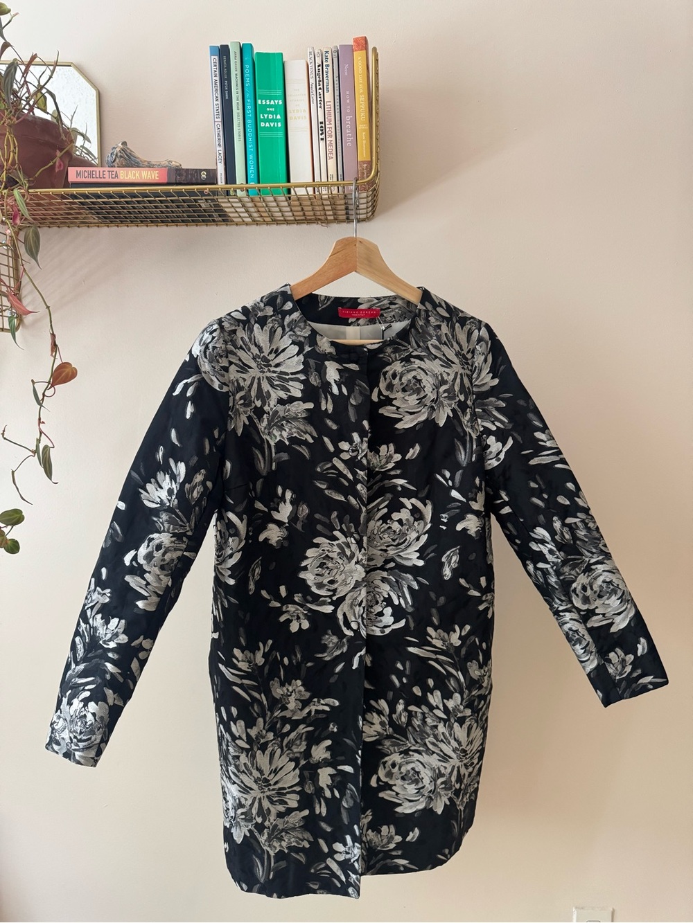 Tiziano Zorzan Women's Bold Floral Black and White Coat - S